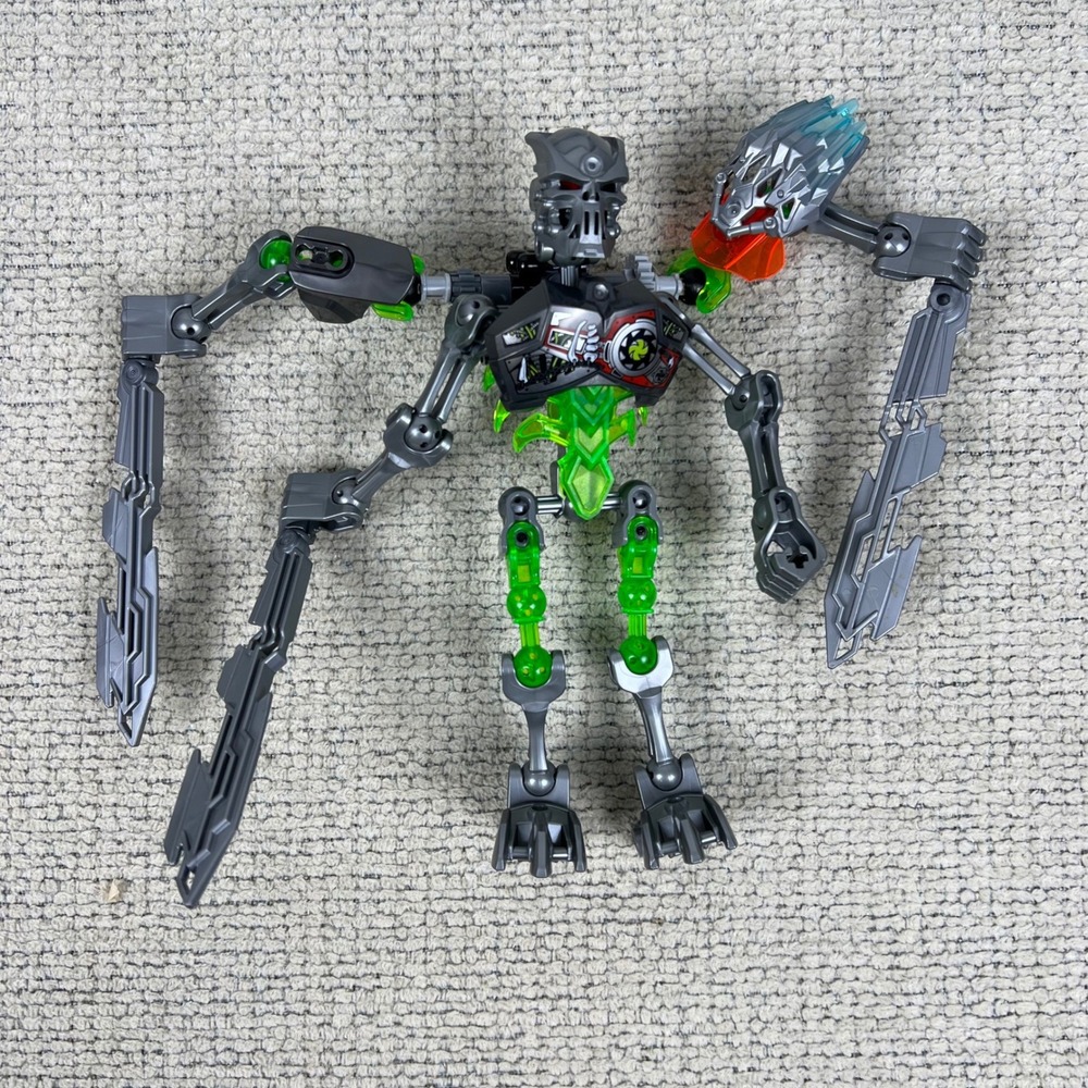 LEGO Bionicle Skull Slicer 70792 Silver Green Action Figure NOT COMPLETE